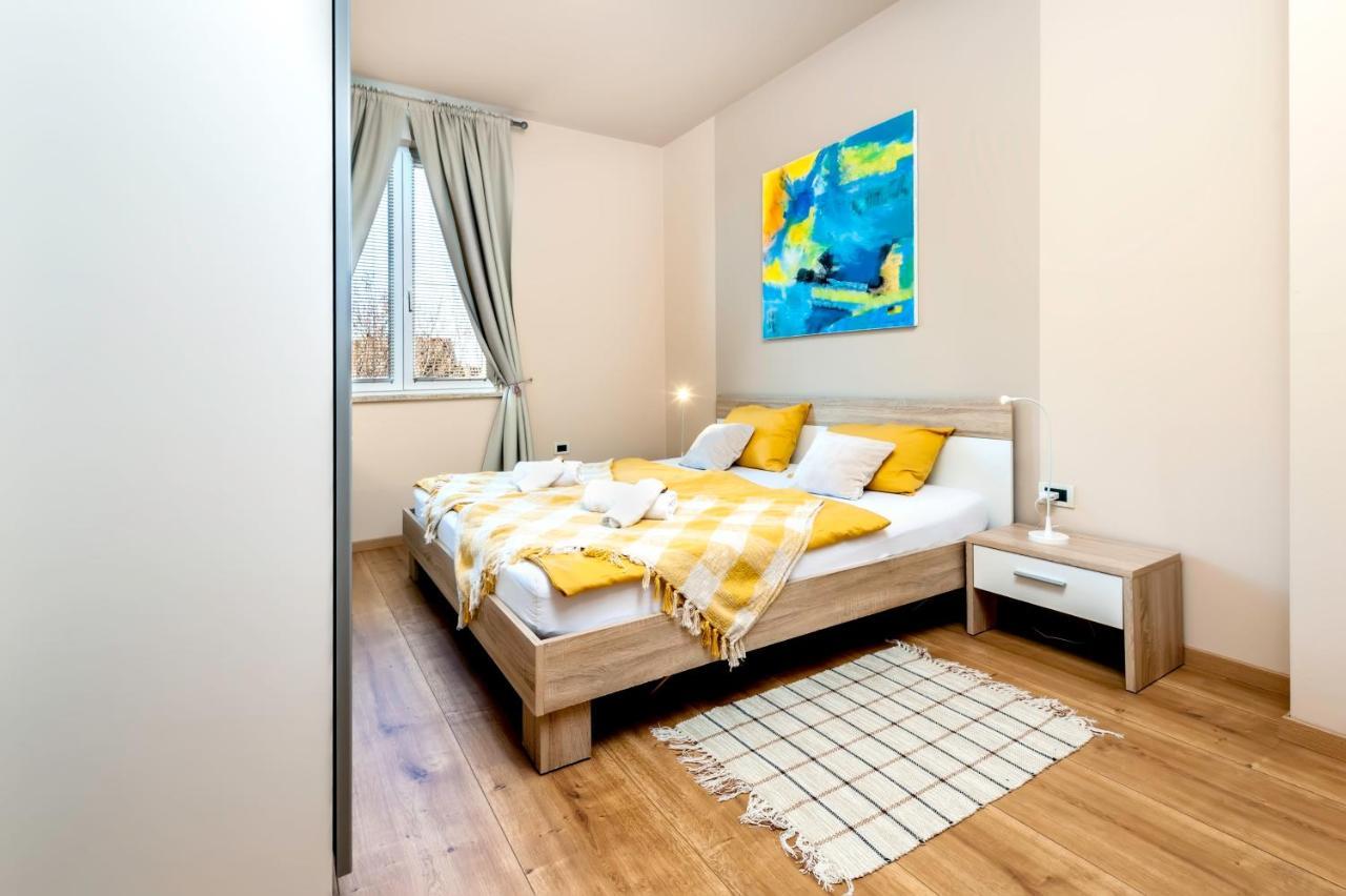 Room And Apartments Antea Rovinj Exterior foto
