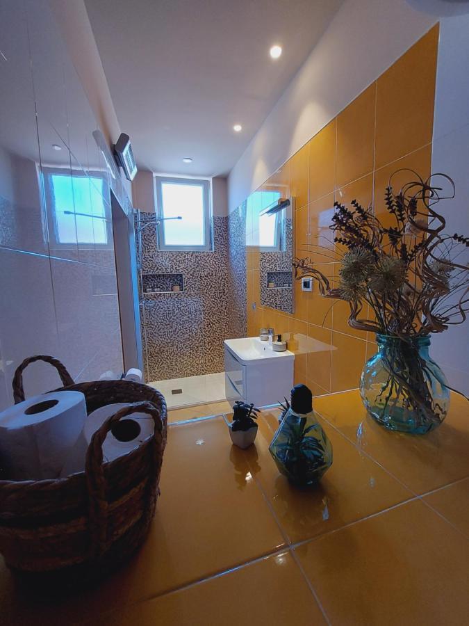 Room And Apartments Antea Rovinj Exterior foto